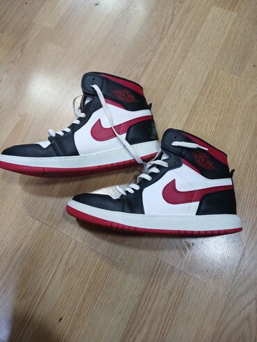 nike air jordan qiyməti: Orjinal nike air jordan yaxin dostum gonderib xaricden olcu ayagima