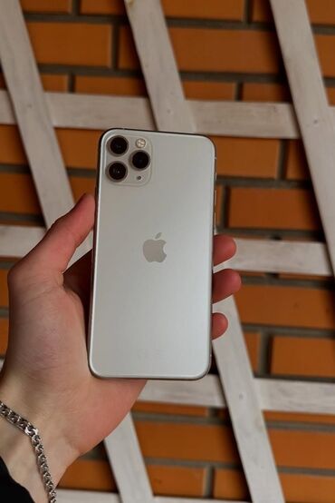 Apple iPhone: IPhone 11 Pro, Б/у, 256 ГБ, White Titanium, Чехол, 86 %
