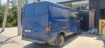sprinter 2 2: Грузовой фургон синего цвета (цельнометаллический кузов, длинная — 5
