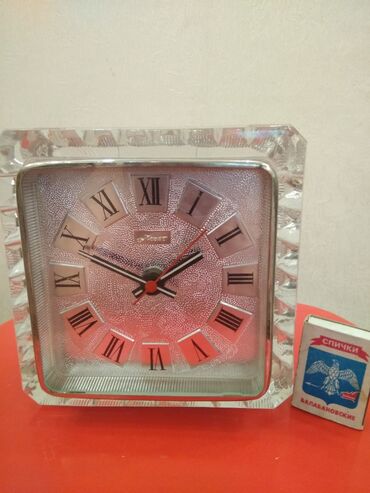 Антикварные часы: Продаю часы советские Маяк в горном хрустале