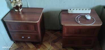 столик для кровати: İki ədəd eyni model tum‑ağac rəngli tumba (yataq otağı üçün gecə