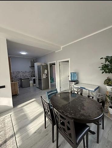 Продажа коттеджей и домов: 🏡 ПРОДАЁТСЯ ДОМ 📍 Район: Ак-Босого 📐 Площадь: 90 м² 🛏 Комнат: 3 🌿 — 1