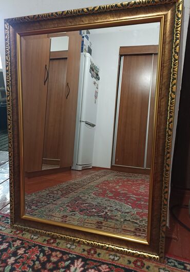 Күзгүлөр: Продается подвесное зеркало для дома. Состояние отличное. Длина 80 см