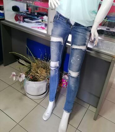 bele pantalone za punije: Firmirane farmerice
Divan model
Vel S