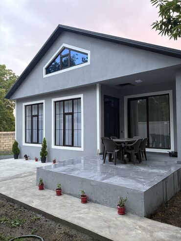 дом без хозяина: 100 kv. m, 4 otaqlı, Kombi, Qaz, İşıq