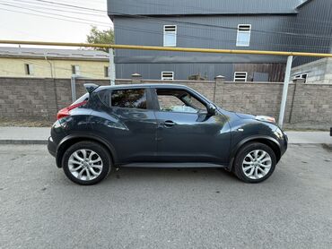 бузук машиналар: Nissan Juke — компактный кроссовер в темно‑сером цвете. Основные