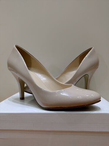 zelene salonke: Pumps, Graceland, 39