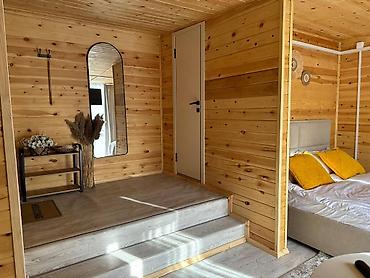 Двуспальные кровати: Сдается посуточно стильный модульный дом-студия из натурального дерева — 6