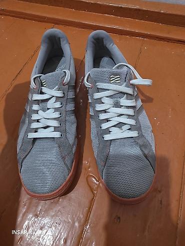 Эркектердин кроссовкасы, 42, Adidas, Колдонулган, түсү - Боз, Өзү алып кетүү, Акылуу жеткирүү lalafo.kg да Эркектердин кроссовкасы, 42, Adidas, Колдонулган, түсү - Боз, Өзү алып кетүү, Акылуу жеткирүү