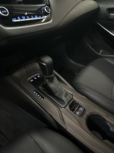 hongqi ehs9: Toyota Corolla: 2020 г., 1.8 л, Вариатор, Гибрид, Седан — 10