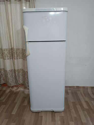 Холодильники: Холодильник Biryusa, Б/у, Двухкамерный, De frost (капельный), 60 * 165 * 60