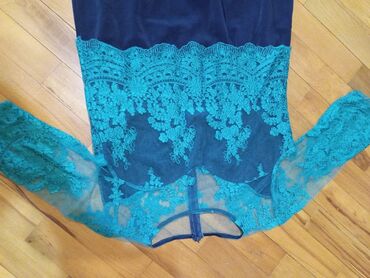 Dəstlər, kostyumlar: Qadın geyimləri dəsti – 3 ədəd 1) Qırmızı qısa don: - Klassik düz — 12