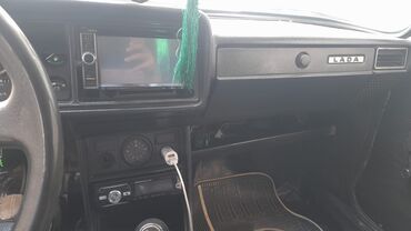 VAZ (LADA): Lada (VAZ) klassik sedan – ağ rəng, 4 qapı, arxaötürücülü. Xarici: - — 5