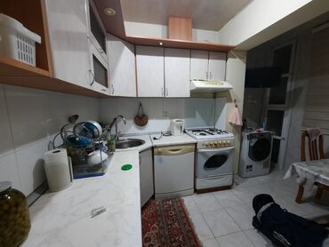 Uzunmüddətli kirayə mənzillər: 4 otaqlı mənzil kirayə verilir orta blok orta mərtəbədə — 12