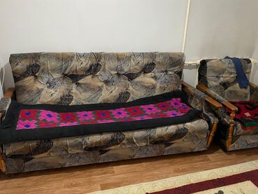 диван 2 местный: Прямой диван, цвет - Серый, Б/у