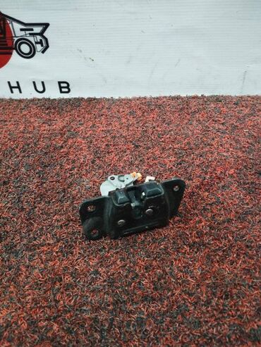 Другие автозапчасти: Замок багажника Mitsubishi Chariot Grandis N94W 4G64 (б/у) КУЗОВНЫЕ