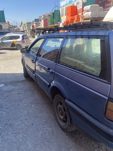 срочно срочно продам машину: Volkswagen Passat: 1989 г., 1.8 л, Механика, Бензин, Универсал