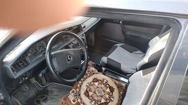 Mercedes-Benz: Mercedes-Benz 190 (W201): 1.8 l | 1990 il Sedan — 6