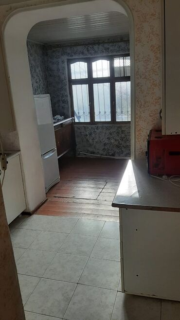 Uzunmüddətli kirayə mənzillər: Bileceride ploşada yaxin 300 nömreli mektebe yaxin 5/1 mertebesinde 2 — 3