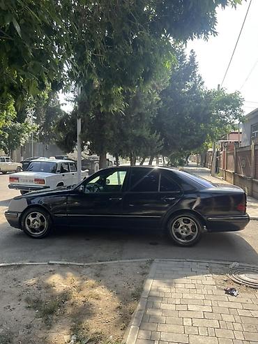 bmw 2000: Mercedes-Benz 220: 2.2 l | 2000 il Sedan — 7