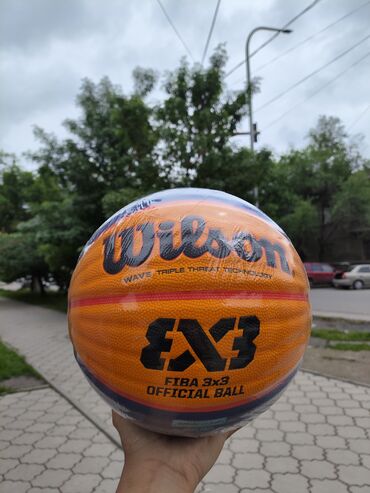 баскетбольный мячь: Баскетбольные мячи wilson original 4000 сом в наличии 2шт molten-в