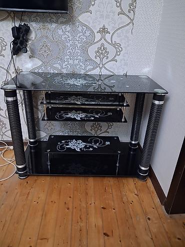 oyun komputerlər: Şüşə TV stendi - Material: qalın temperli şüşə rəflər və metal — 1