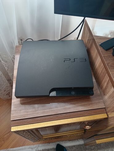 PS3 (Sony PlayStation 3): Plesteşın3 satlır 2pultu var 27oyun var hərşey işləir boş boşuna