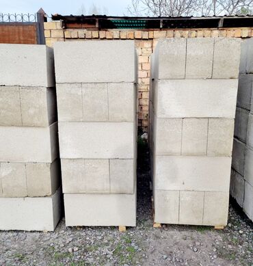 кирпич баалары: Газобетонные блоки размером 20x30x60 см, пригодные для строительства