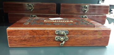 Masaüstü oyunlar: Taxta qutuda domino dəsti - Şık, cilalanmış taxta qutu: üst hissədə — 3