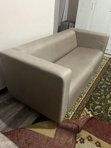диван продаю: Прямой диван, цвет - Серый, Б/у