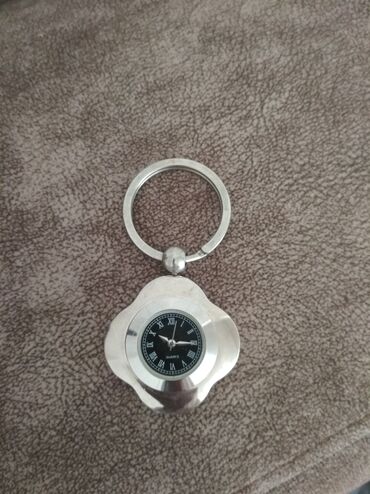 вазы из богемского стекла: Metal açarlıq – mini saatlı - Material: gümüşü rəngli metal korpus və