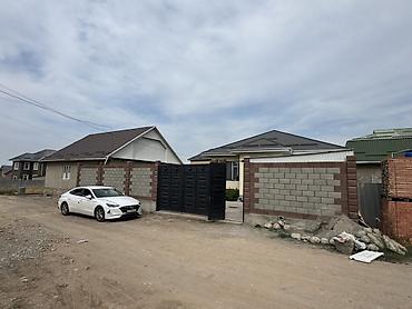Продажа коттеджей и домов: 🏡 ПРОДАЁТСЯ ДОМ В ЖИЛМАССИВЕ ӨСКӨН-ОРДО 📍 Адрес: жилмассив Өскөн-Ордо — 1