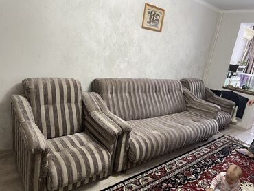 диван с 2 креслами: Диван-кровать, цвет - Серый, Б/у