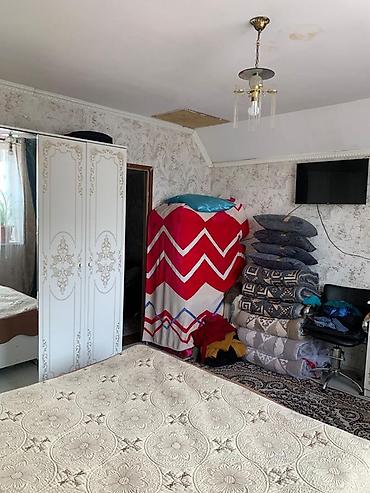 Продажа коттеджей и домов: Продаётся двухэтажный кирпичный дом с закрытым двором и навесом. В ж/м — 18