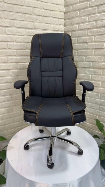 Ofis və oyun kresloları: Yeni, Təkərli, Qolları tənzimlənir, Dəri — 28