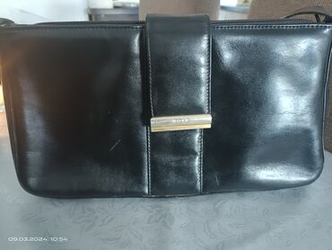 crne torbe komada: Ženska kožna torba kupljena u Moni