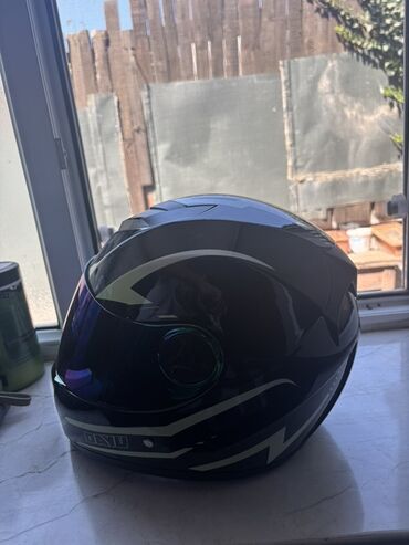 Moto dəbilqələr: Tam üzlü qara motosiklet dəbilqəsi, rahatlıq və təhlükəsizlik təmin