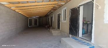 Продажа складов и мастерских: Продаётся земельный участок с хозяйственными постройками. с доходом — 8