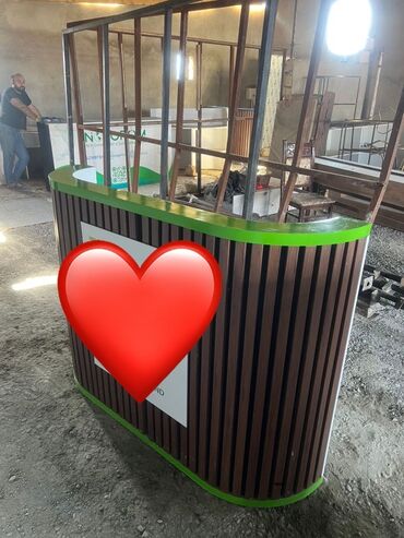Otaq bitkiləri: Resepsiyon/ön masa və kiosk tipli stendlər - Müxtəlif modellər: qövs
