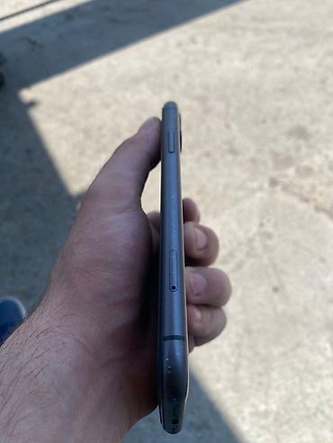 iphone 11 telefon: IPhone 11, Qara — 3