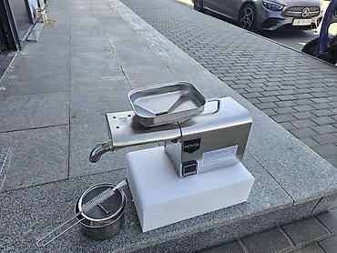 Yağ çəkən aparat Ekransız model 500 azn Ekranlı model 700 azn