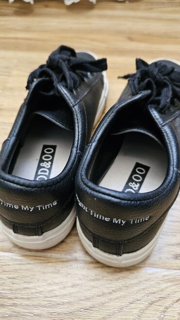 Другие товары для детей: Продаю детскую обувь б/у 33-34 размеры at lalafo.kg — 9 Другие товары для детей: Продаю детскую обувь б/у 33-34 размеры — 9