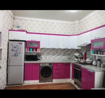 Mətbəx mebeli: *ZB* *MƏTBƏX MEBELİ* Qiymət *550 AZN* ölçü *235/213* üzerinde heçnə