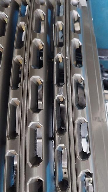 Решетки радиатора: Решетка радиатора Land Rover 2016 г., Б/у, Оригинал — 10