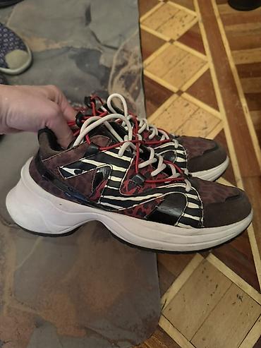 krosovkalar: SISLEY brendindən qalın dibli unisex krossovkalar. 270 manata — 2
