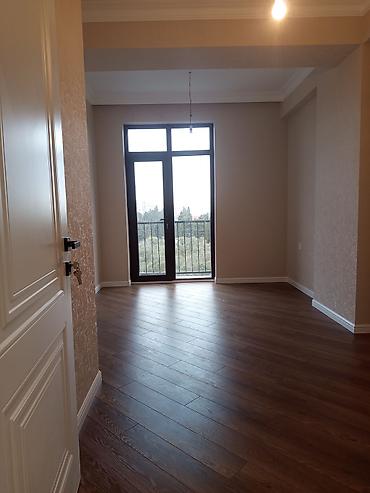 gence satilan evler: Qaraçuxur qəs., 3 otaqlı, Yeni tikili, m. Neftçilər, 108 kv. m — 4