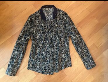 Koftalar, sviterlər: Təcili Satılır…Endirim Var… Kişi köynəkləri satılır.Ölçüsü — 7