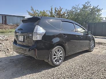 byd e2 2025: Toyota Prius V: 2012 г., 1.8 л, Гибрид, Универсал — 3