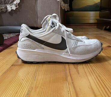 белые кроссовки: Кроссовки, 39, 39.5, 40, Nike, Б/у, цвет - Белый
