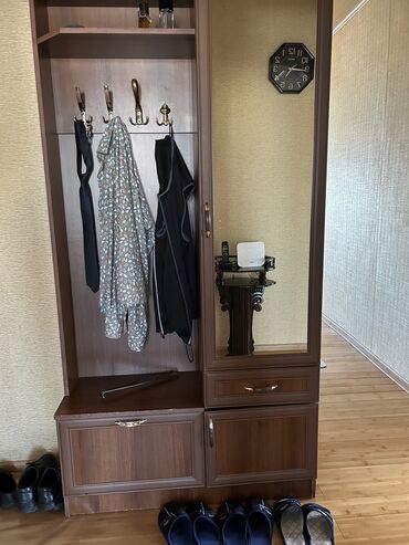 теплый пол: İşlənmiş, Kupe, 4 qapılı Düz dolab, Dolab-asılqan